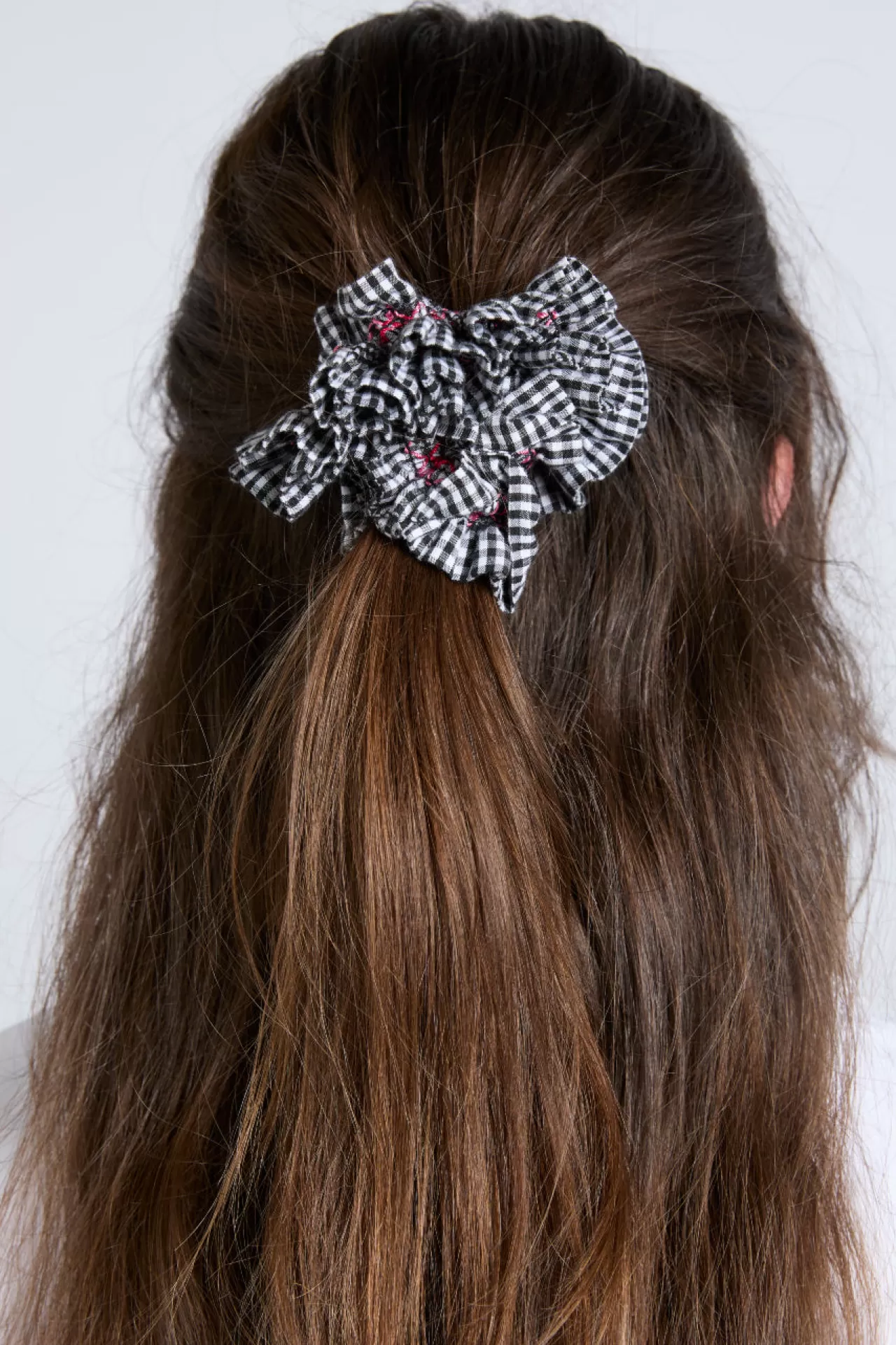 Online Damson Madder garter scrunchie in black u0026 ecru gingham with stitch detail